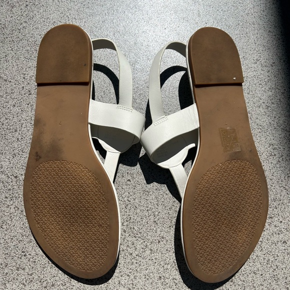 Tory Burch White Leather Sandals with Gold Accents - Picture 4 of 5